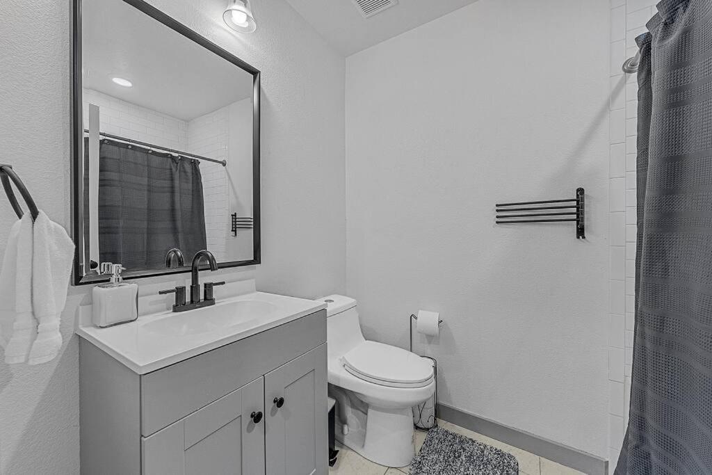 5th St Getaway w Sauna Hot tub Firepit & Game Room - Image 8