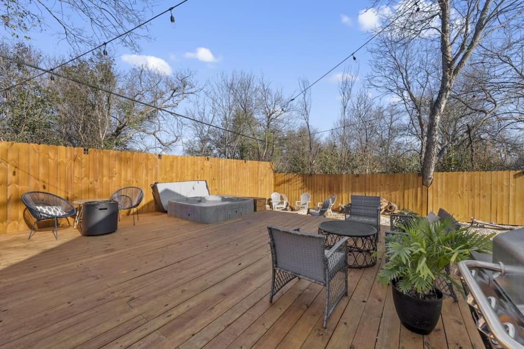 Hot Tub (Jacuzzi) - Photo 2