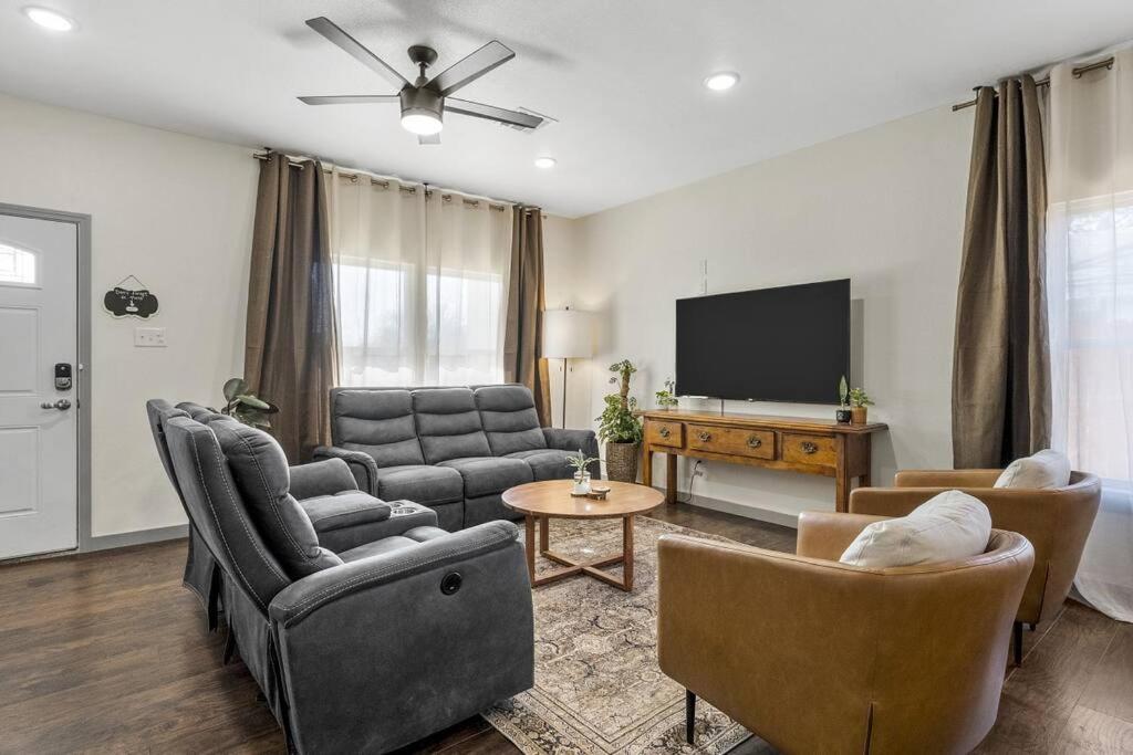 5th St Getaway w Sauna Hot tub Firepit & Game Room - Image 5