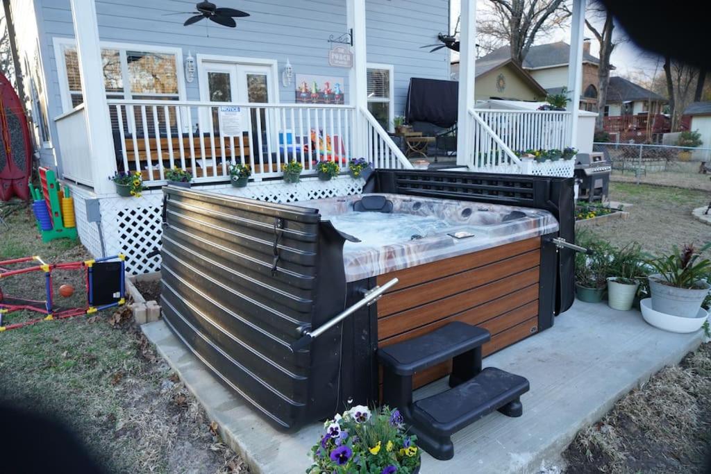 Hot Tub (Jacuzzi) - Photo 2