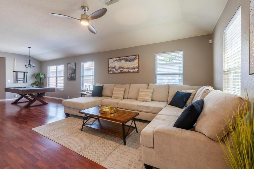 Luxury Oasis Hot-tub, Games & Bbq By Fiesta Tx - Image 6