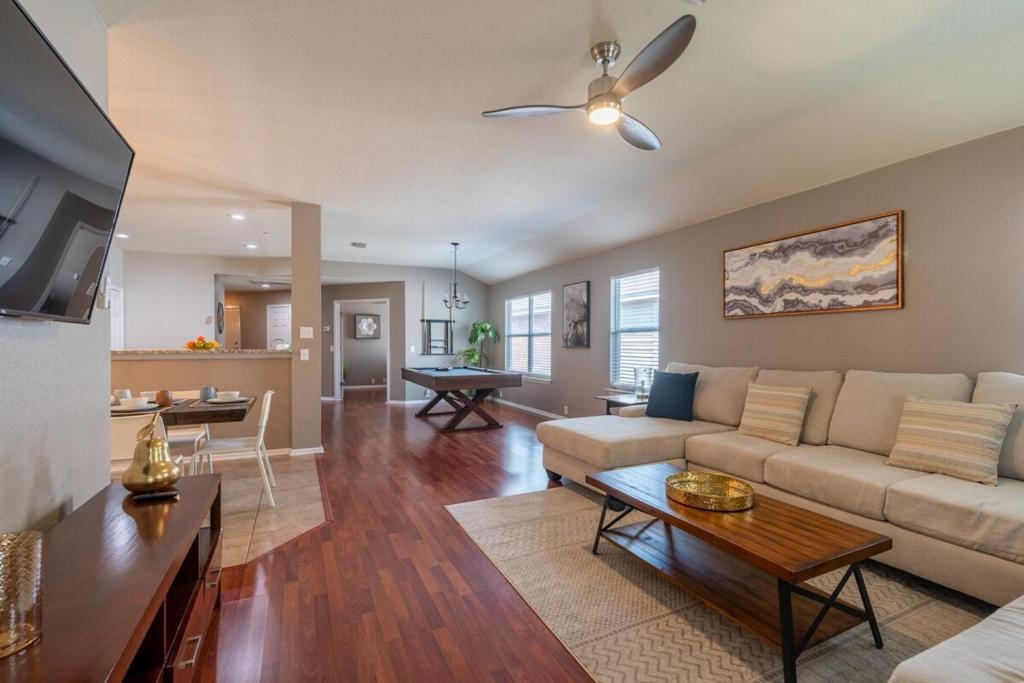 Luxury Oasis Hot-tub, Games & Bbq By Fiesta Tx - Image 5