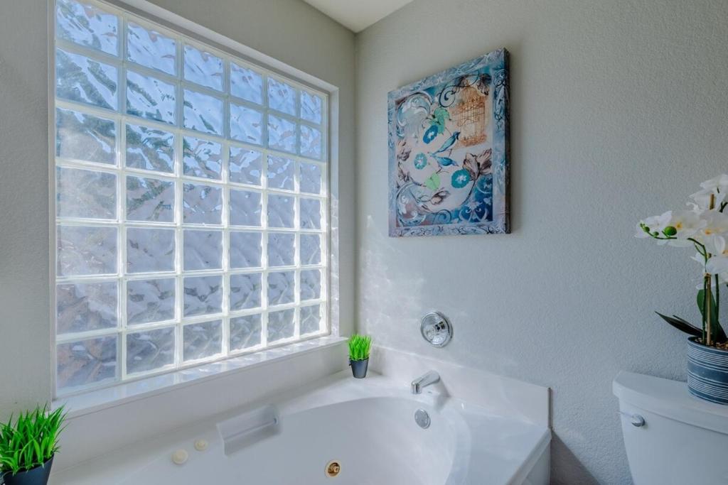 Hot Tub (Jacuzzi) - Photo 2