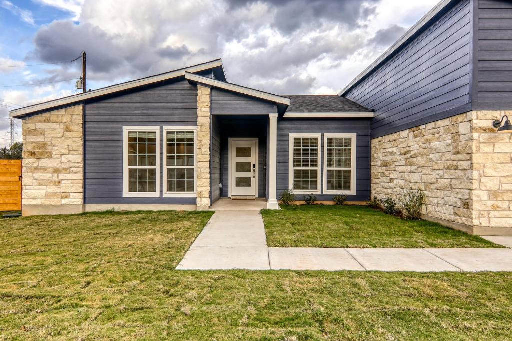 Hill Country Retreat - Image 4