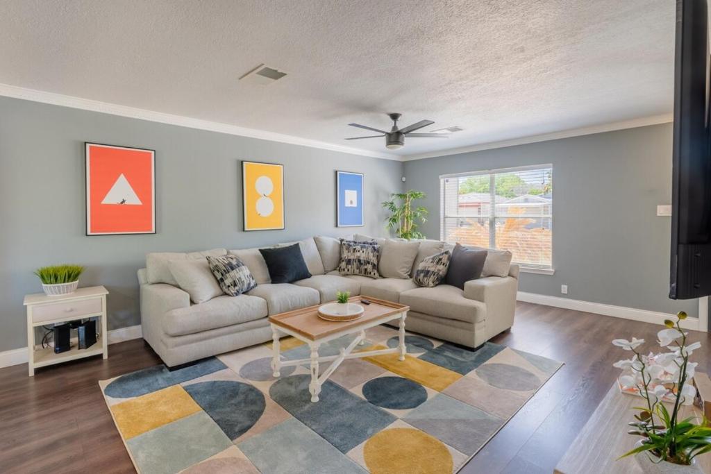 Gameroom, Bbq & Hot-tub By Lackland & Seaworld - Image 7