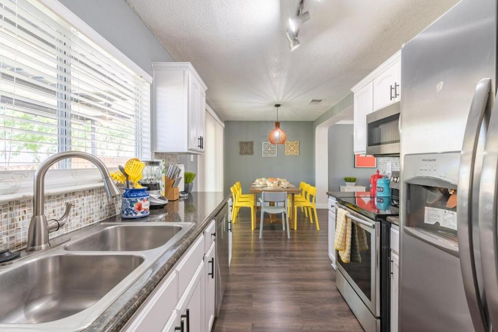 Gameroom, Bbq & Hot-tub By Lackland & Seaworld - Image 5