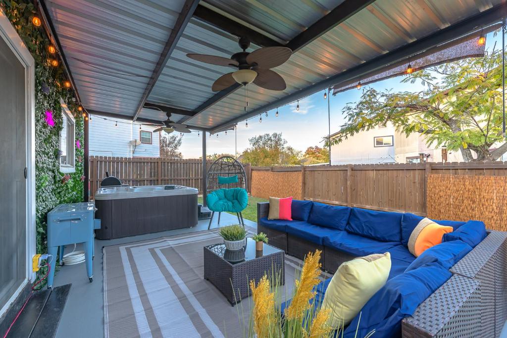 Hot Tub (Jacuzzi) - Photo 3