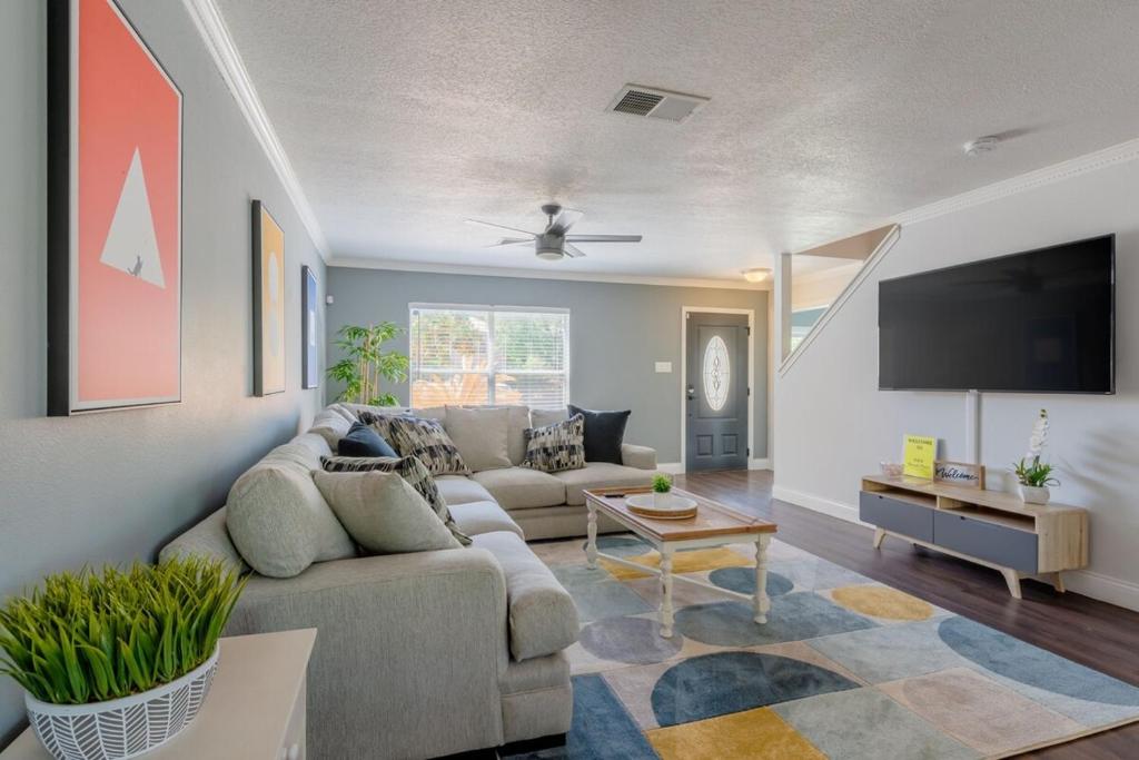 Gameroom, Bbq & Hot-tub By Lackland & Seaworld - Image 4