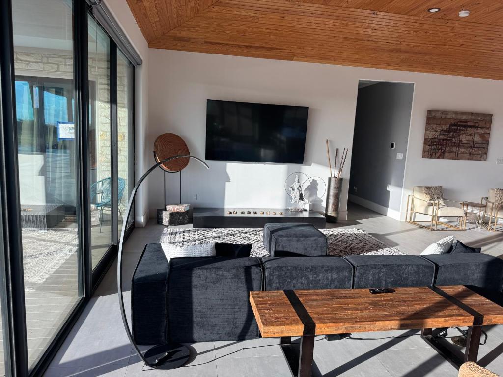 Wild & Boujee River Ranch - Image 6