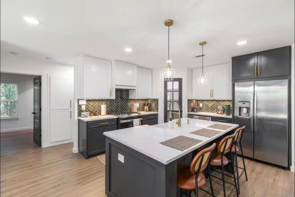 Luxury Oasis 4B 2B Jacuzzi Pet Friendly - Image 4