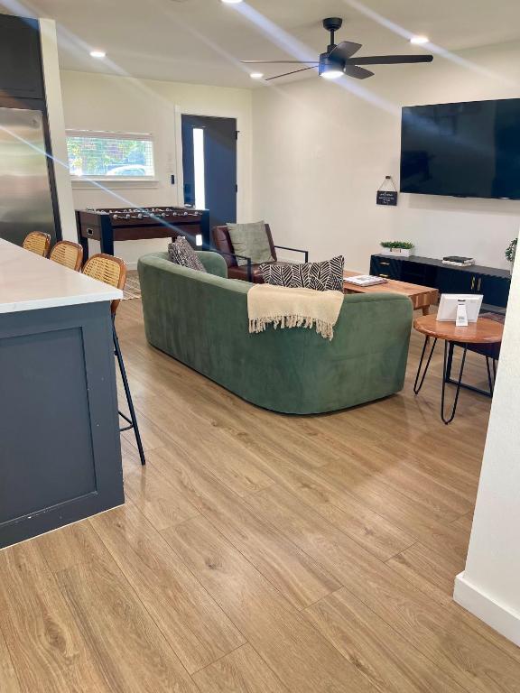 Luxury Oasis 4B 2B Jacuzzi Pet Friendly - Image 8