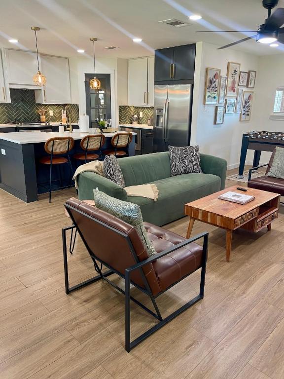 Luxury Oasis 4B 2B Jacuzzi Pet Friendly