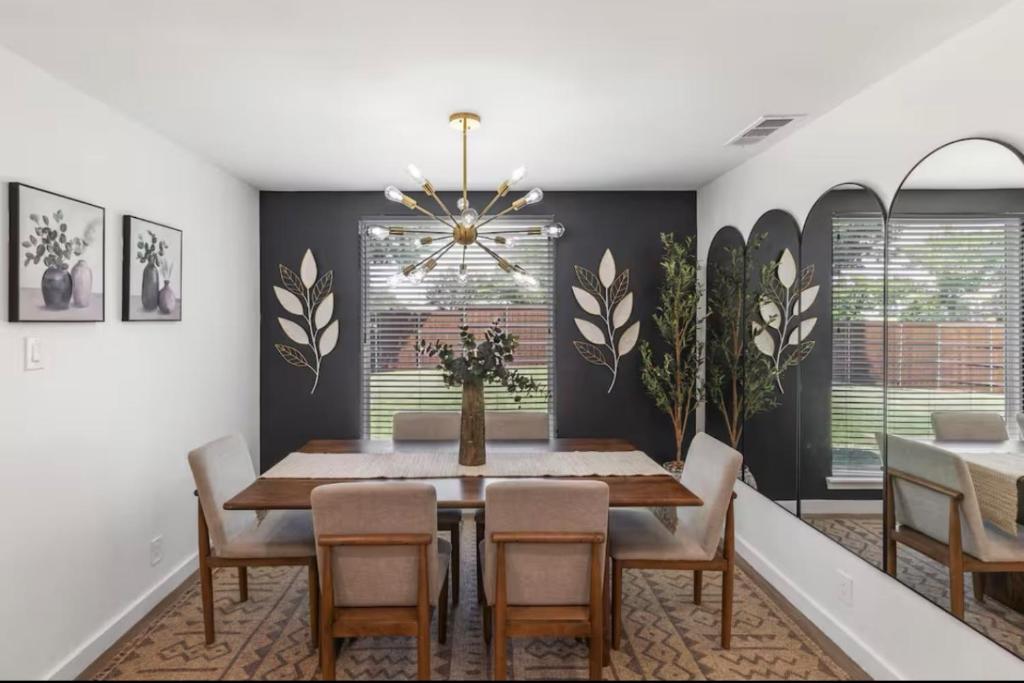 Luxury Oasis 4B 2B Jacuzzi Pet Friendly - Image 5