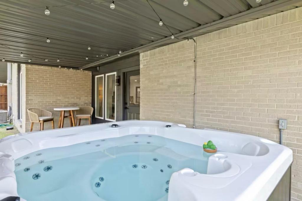 Luxury Oasis 4B 2B Jacuzzi Pet Friendly