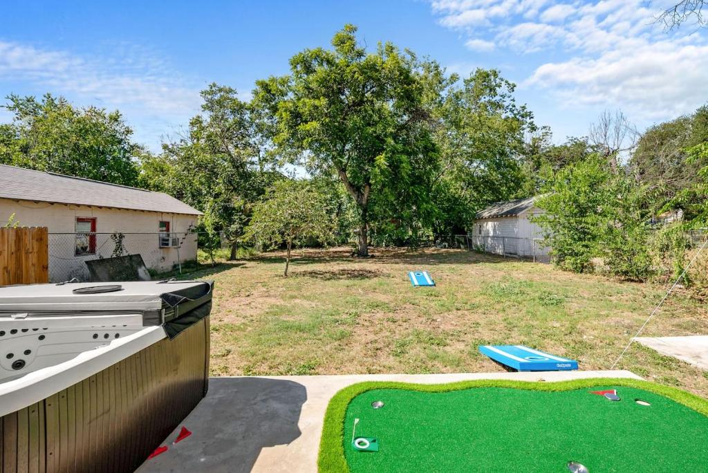 Hot Tub (Jacuzzi) - Photo 2