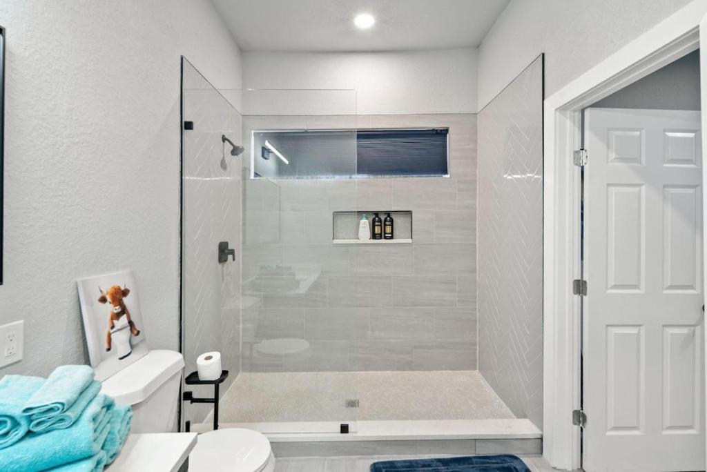 Gorgeous 6BR Sleeps 18 w Hot Tub - Image 8