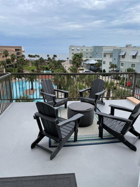 The Maravilla, Wonderful Pool/Beach View, Newly Renovated, 3 Pools Corner Condo - Image 7