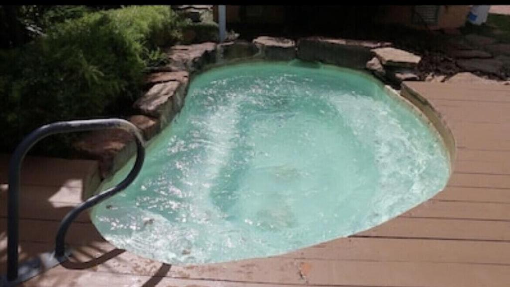 The Maravilla, Wonderful Pool/Beach View, Newly Renovated, 3 Pools Corner Condo