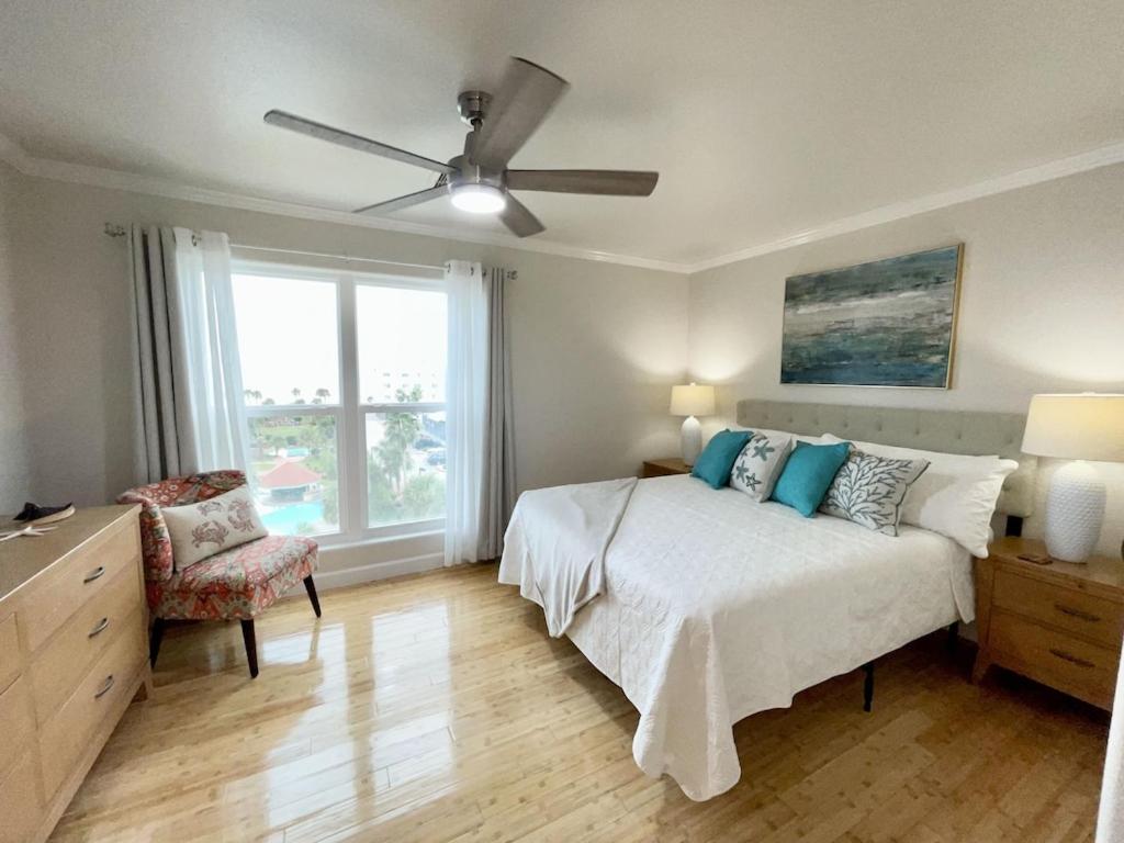 The Maravilla, Wonderful Pool/Beach View, Newly Renovated, 3 Pools Corner Condo - Image 8