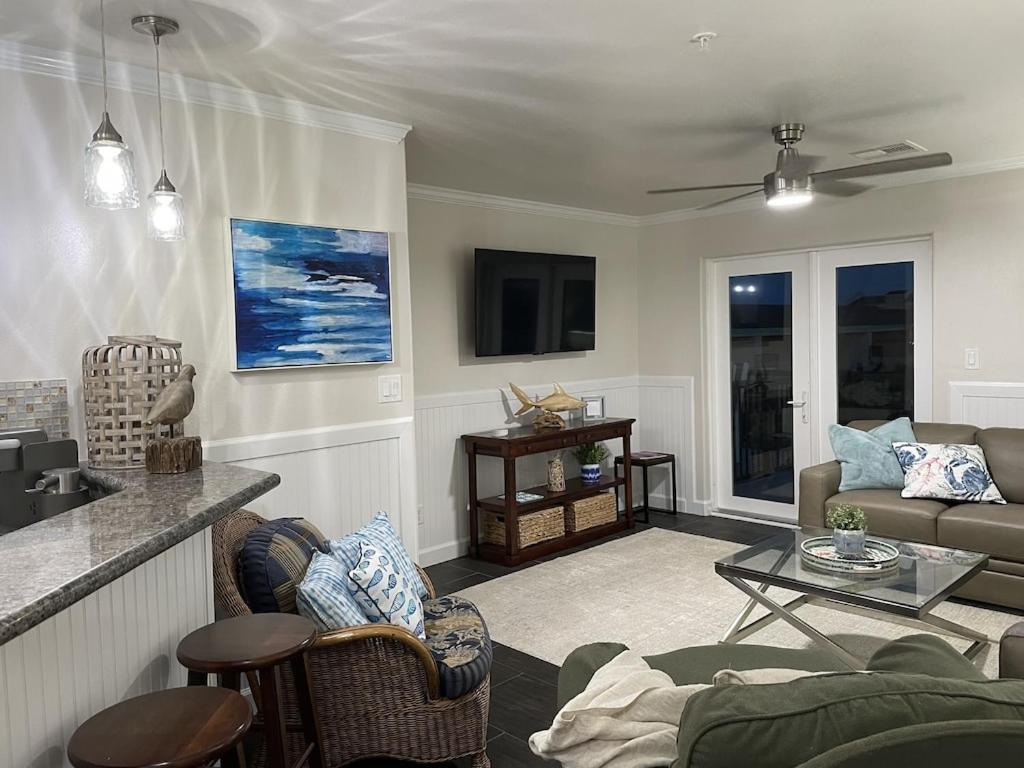 The Maravilla, Wonderful Pool/Beach View, Newly Renovated, 3 Pools Corner Condo - Image 6