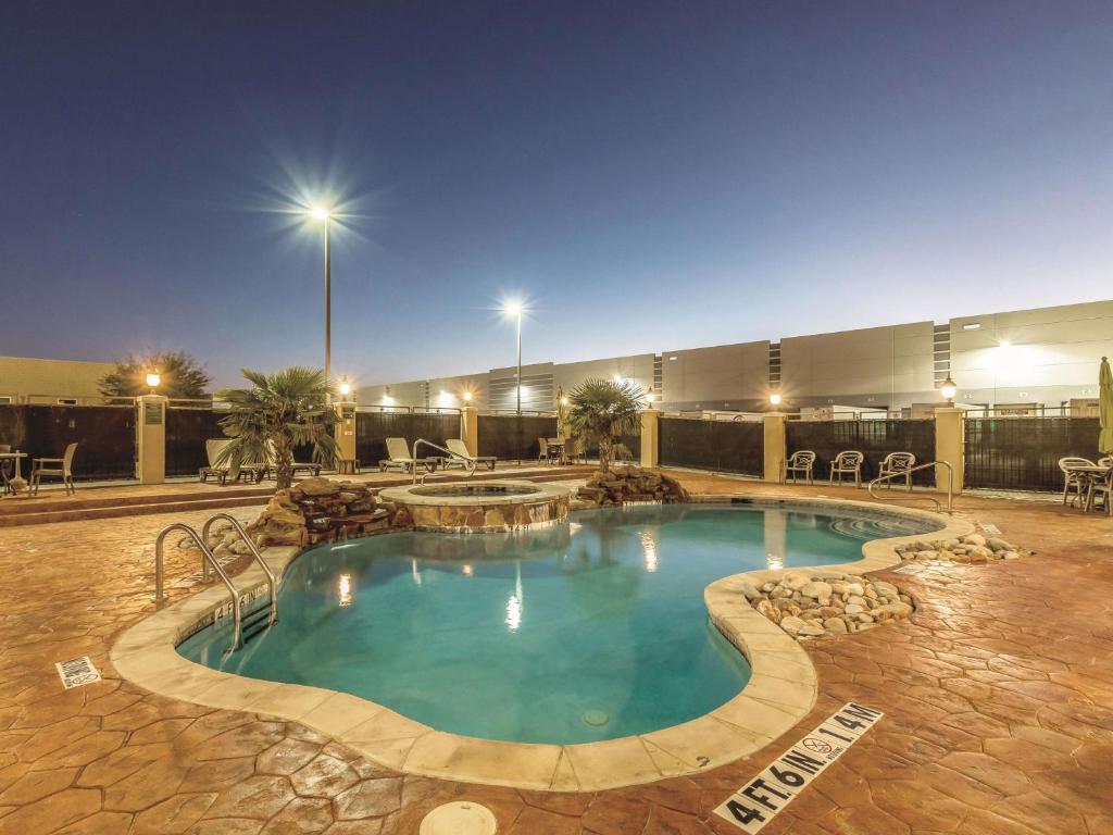 La Quinta by Wyndham Dallas Grand Prairie South - Image 4
