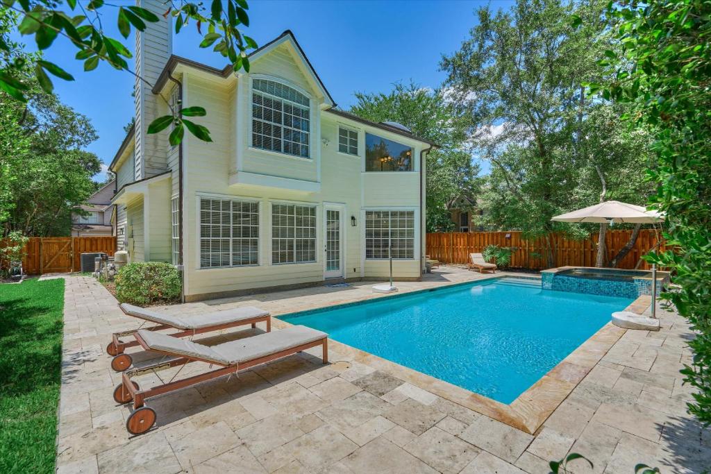 Hot Tub (Jacuzzi) - Photo 2