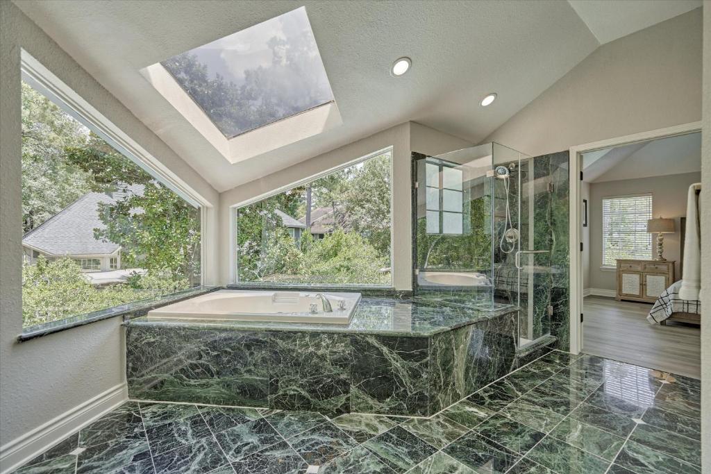 Hot Tub (Jacuzzi) - Photo 4