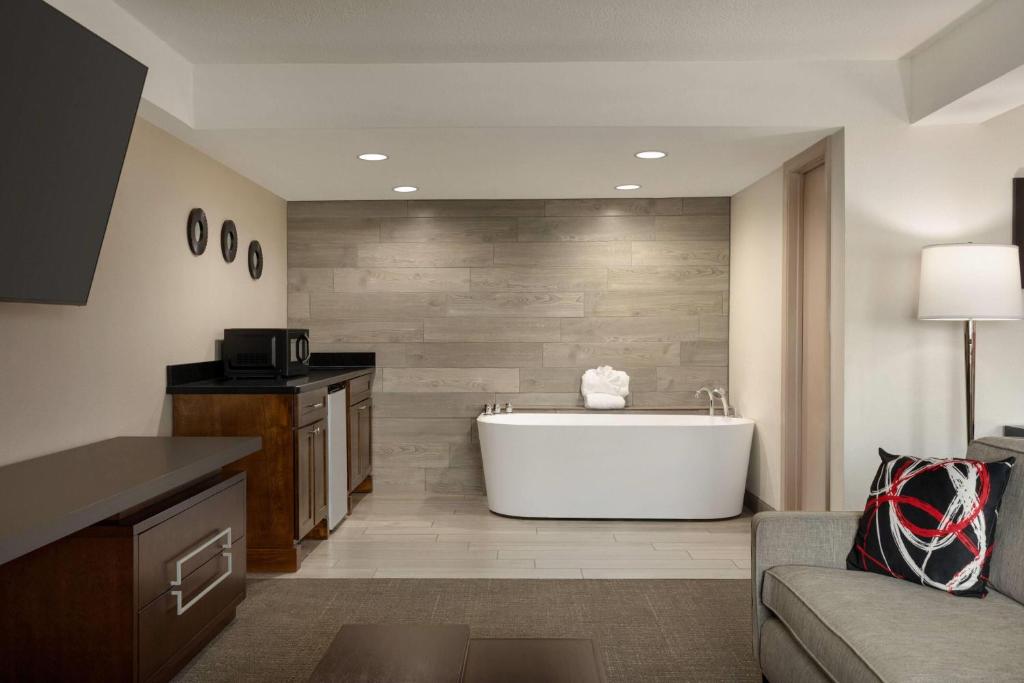 Ramada by Wyndham Del Rio