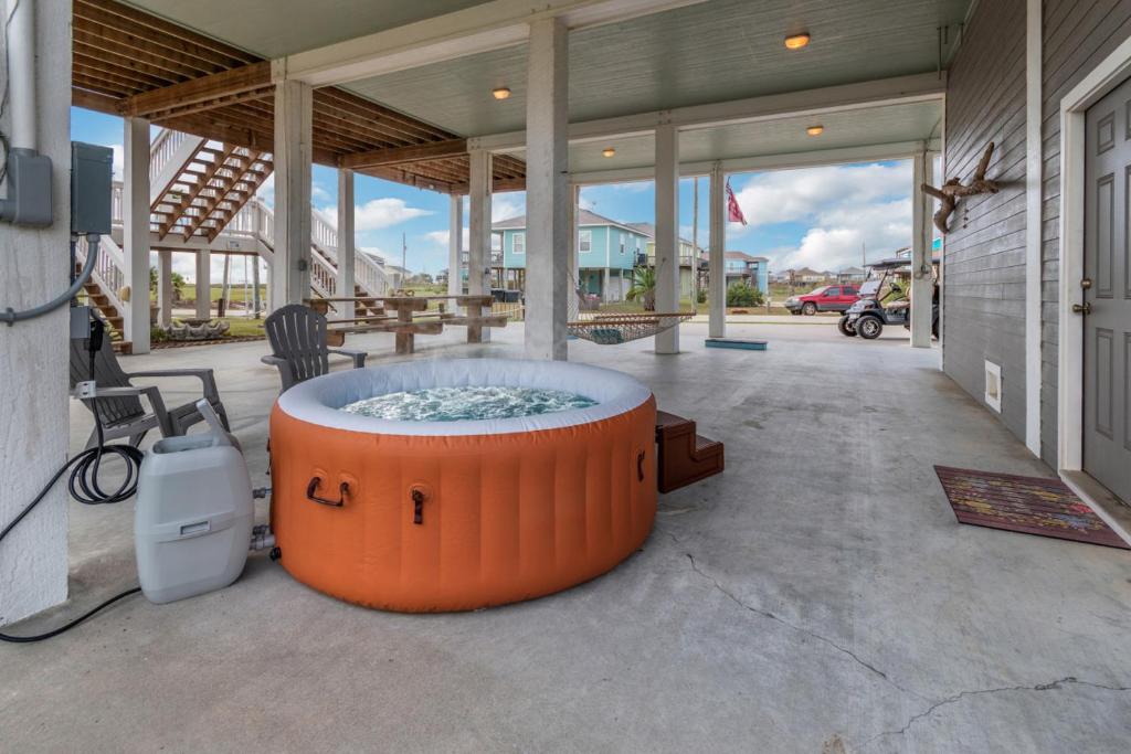 Hot Tub Golf Cart Near beach Coastal Retreat