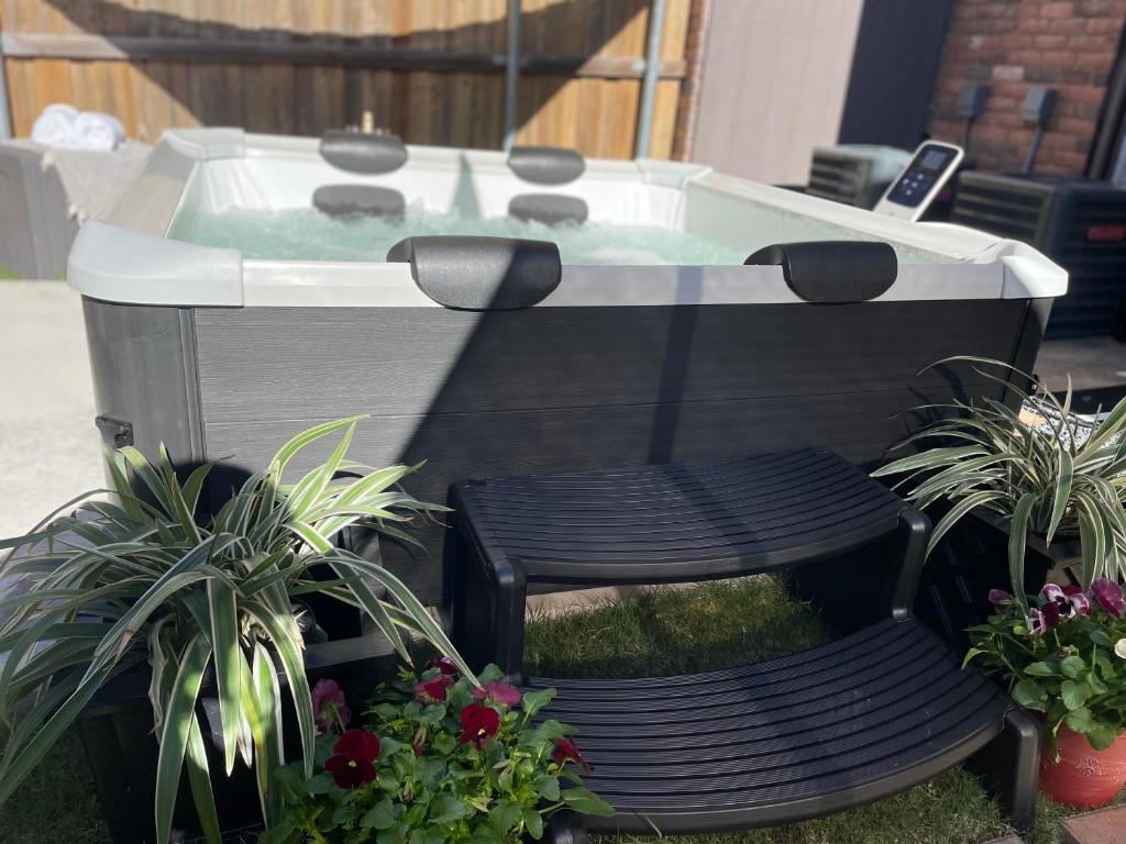 Hot Tub (Jacuzzi) - Photo 5