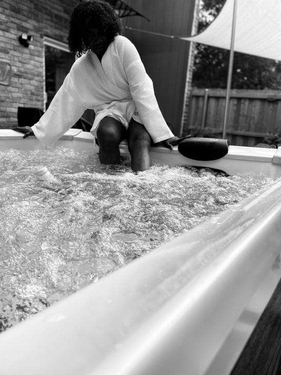 Hot Tub (Jacuzzi) - Photo 4