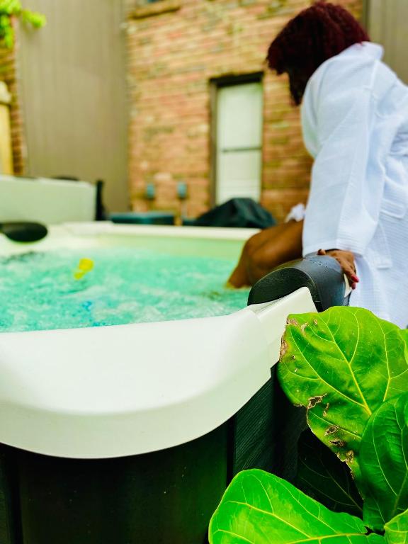 Hot Tub (Jacuzzi) - Photo 3