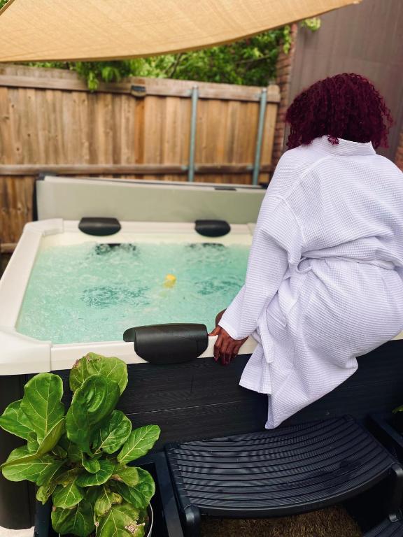 Hot Tub (Jacuzzi) - Photo 7