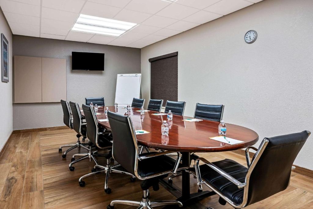 La Quinta by Wyndham Conroe - Image 8