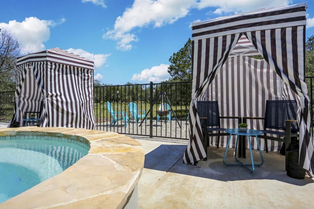 Hot Tub (Jacuzzi) - Photo 3