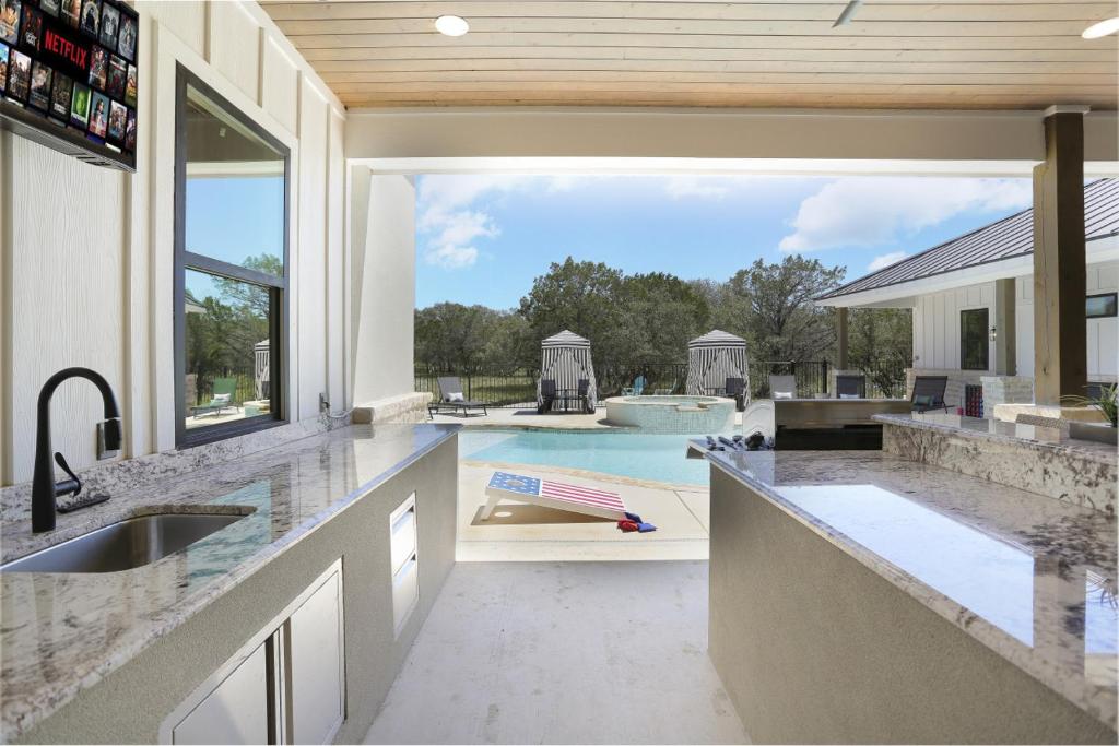 Hot Tub (Jacuzzi) - Photo 4