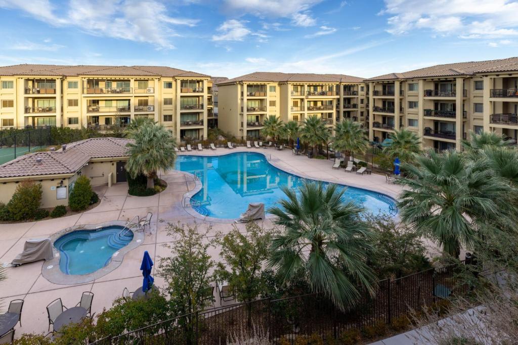 Hot Tub (Jacuzzi) - Photo 2