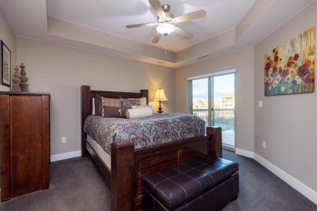 W304-Mojave Skies Poolside 4 Bed Estancia Resort - Image 8