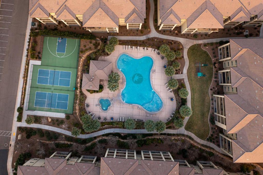 W304-Mojave Skies Poolside 4 Bed Estancia Resort