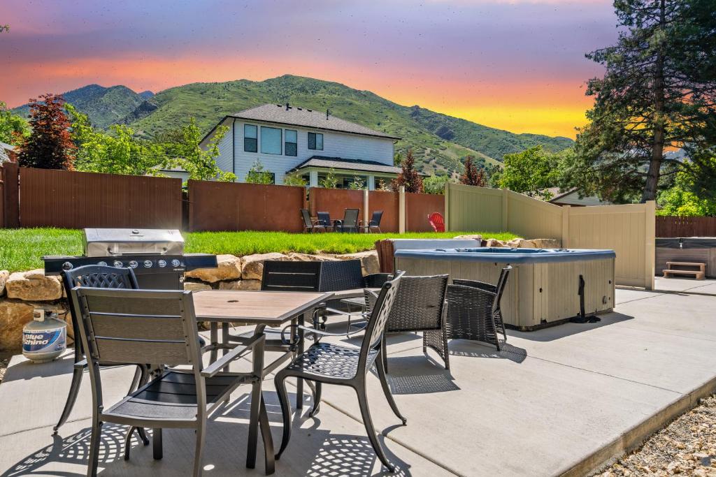 Hot Tub (Jacuzzi) - Photo 2