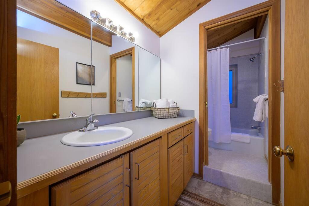 Hot Tub (Jacuzzi) - Photo 2