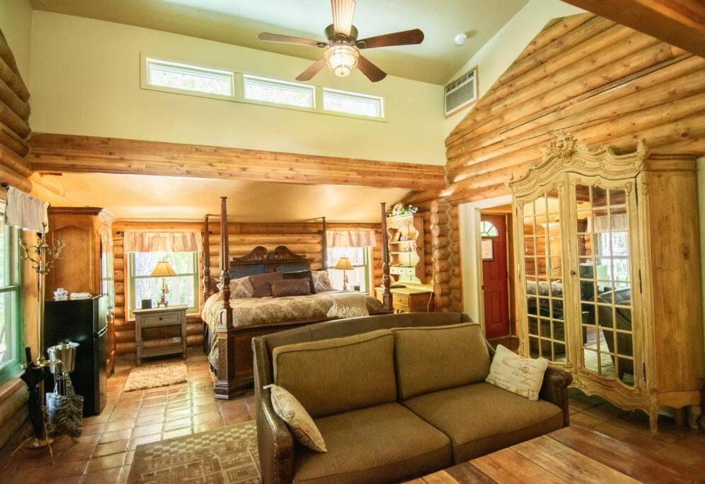 Cozy Forest Cottage at La Caille - Image 6