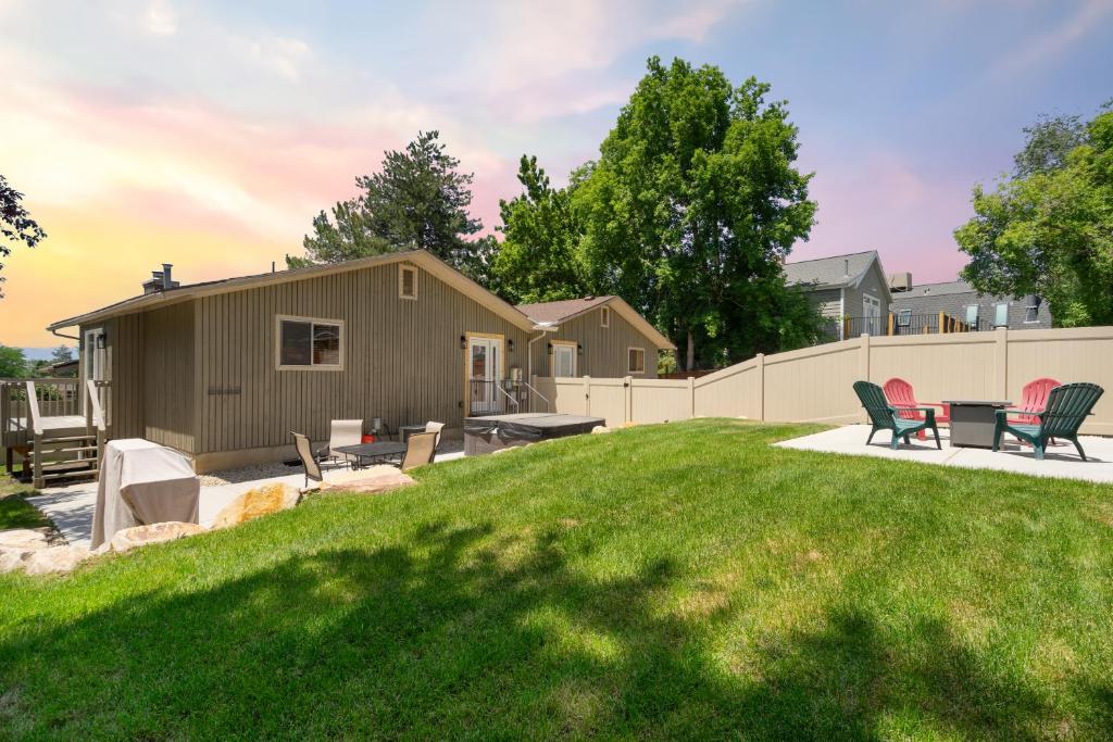 Hot Tub (Jacuzzi) - Photo 2