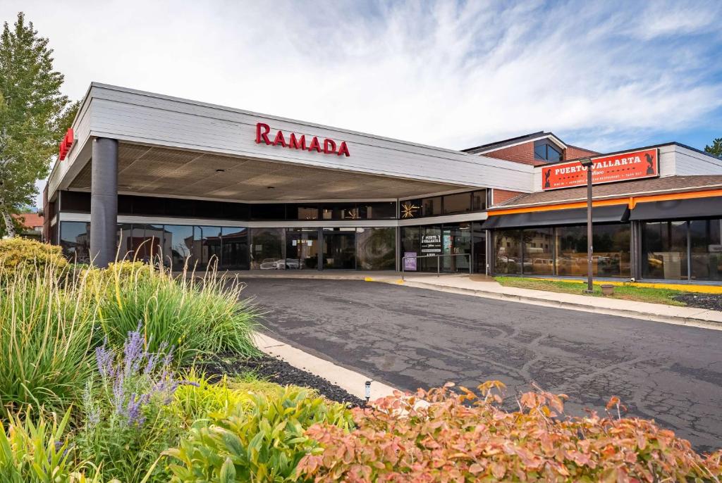 Ramada by Wyndham Cedar City - Image 8