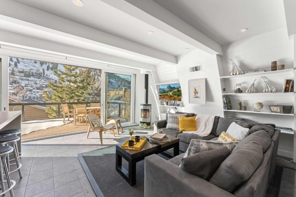 Mainstreet Masterpiece - Stunning Views - Image 8