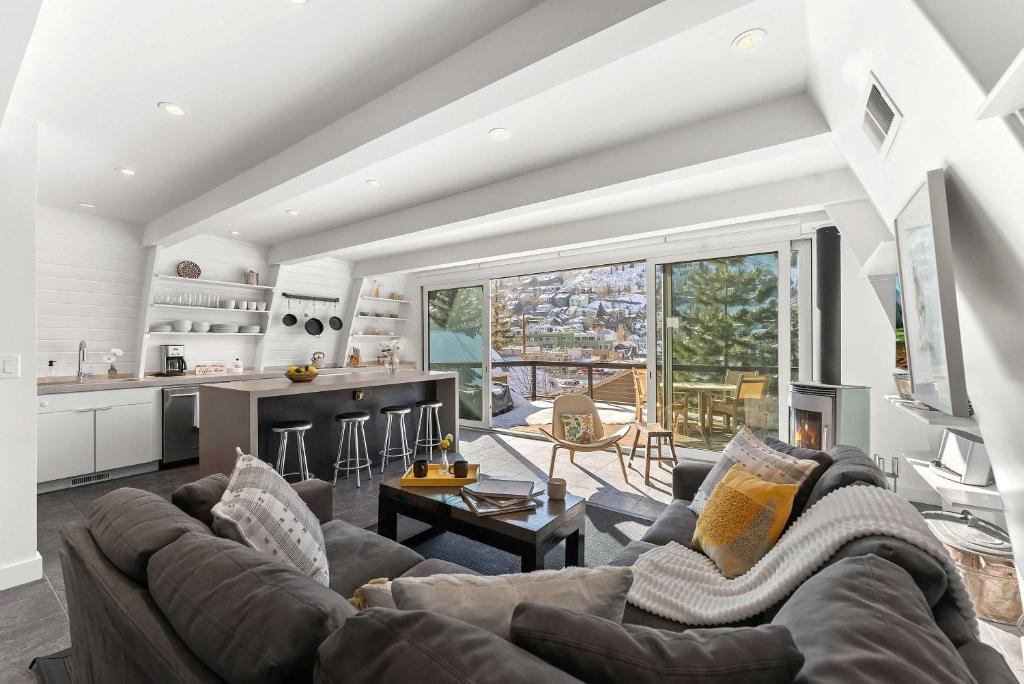 Mainstreet Masterpiece - Stunning Views - Image 7