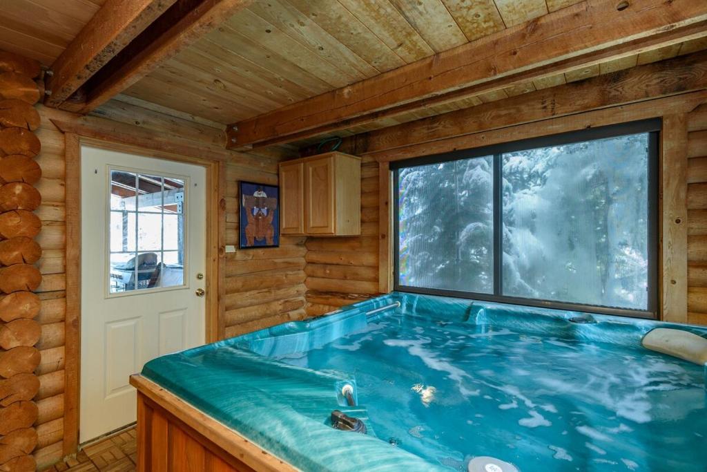 Hot Tub (Jacuzzi) - Photo 2