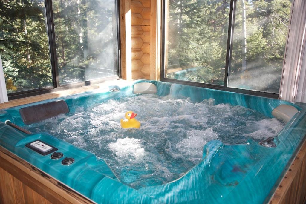 10 Bed Luxurious Spa Cabin