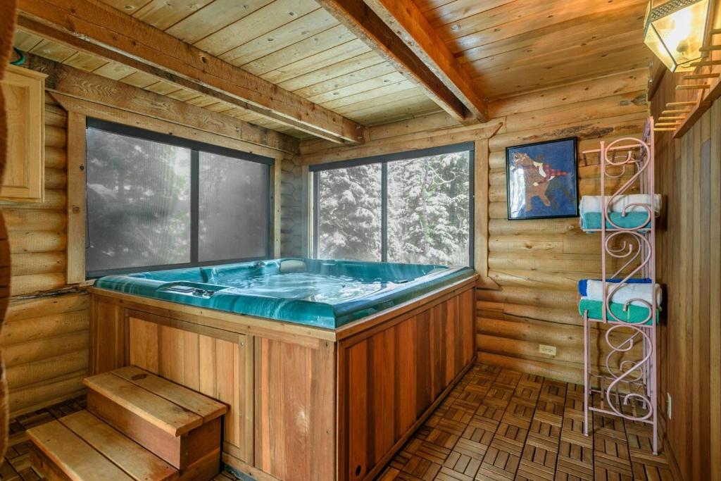 Hot Tub (Jacuzzi) - Photo 4