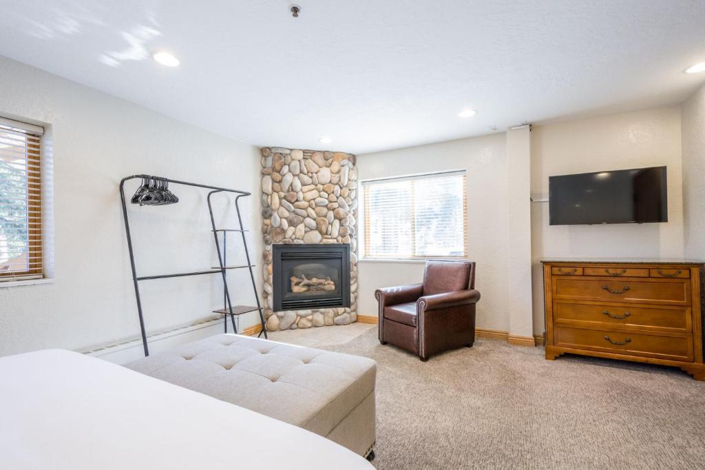 Powder Hound 1 Bedroom Brighton Chalet - Image 5